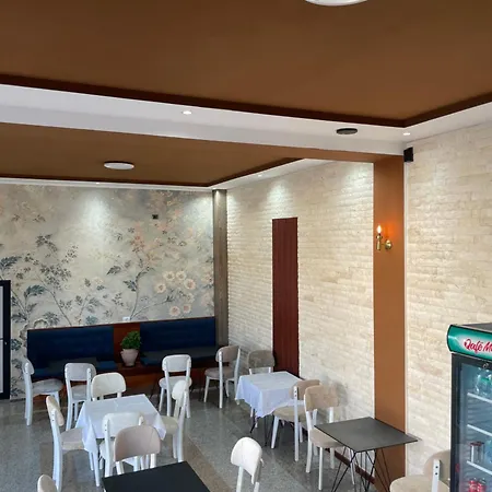 Otel Kremelo Berat